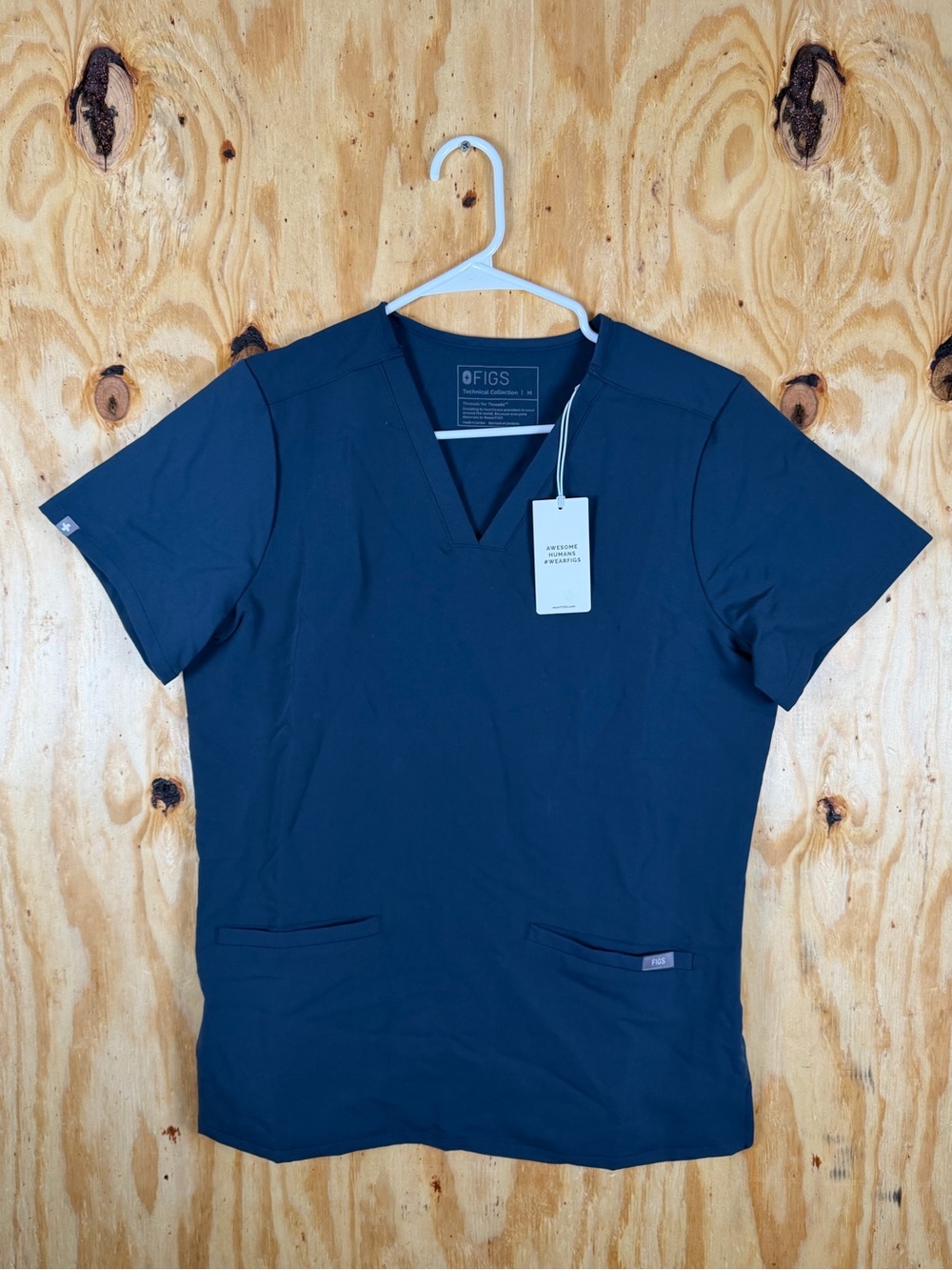 FIGS Women’s Medium Dark Navy V-Neck Scrub Top - Short Sleeve - NWT